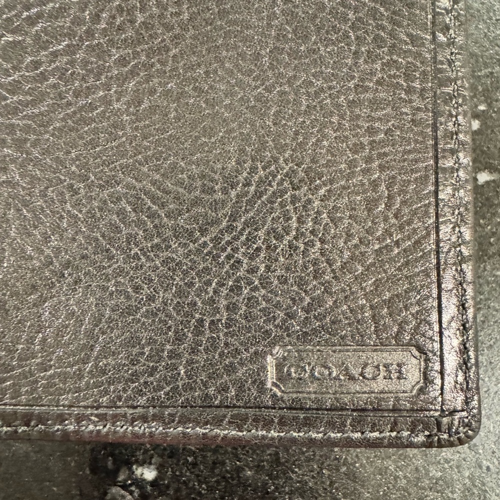 Coach wallet and passport holder - Picture 3 of 6